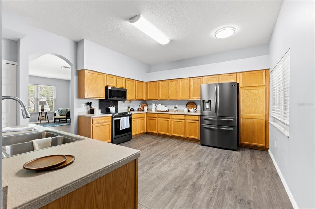En Venta: $585,000 (6 camas, 2 baños, 2867 Pies cuadrados)