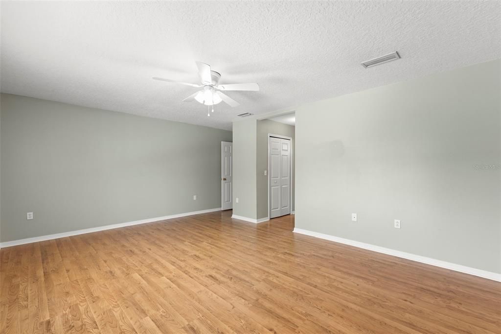En Venta: $585,000 (6 camas, 2 baños, 2867 Pies cuadrados)