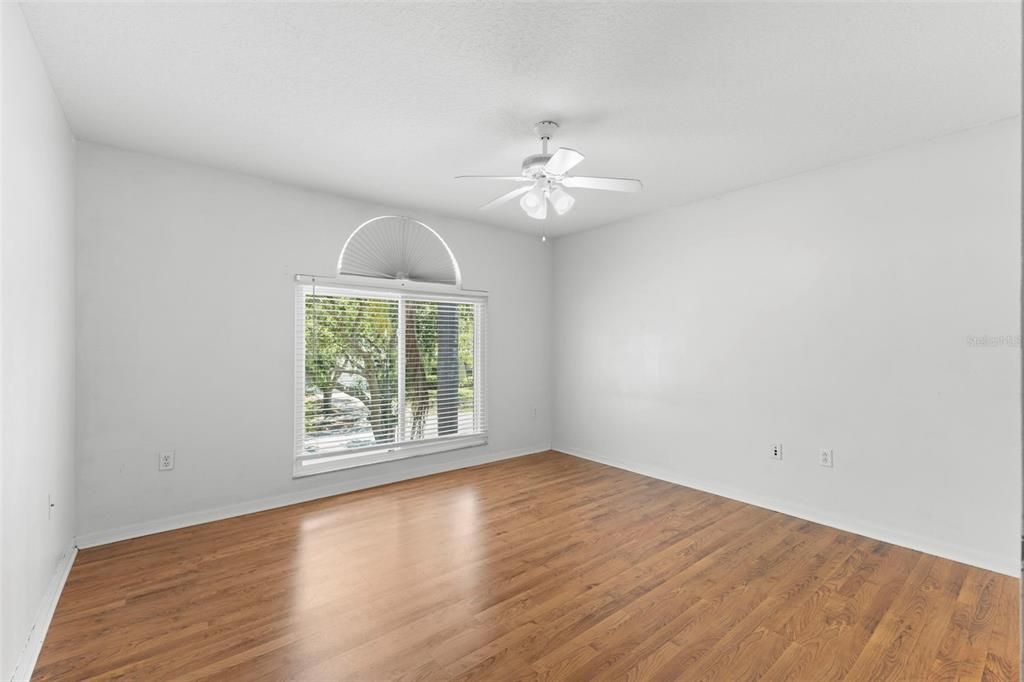 En Venta: $585,000 (6 camas, 2 baños, 2867 Pies cuadrados)