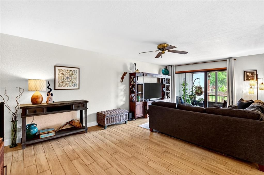 For Sale: $289,900 (3 beds, 2 baths, 1690 Square Feet)