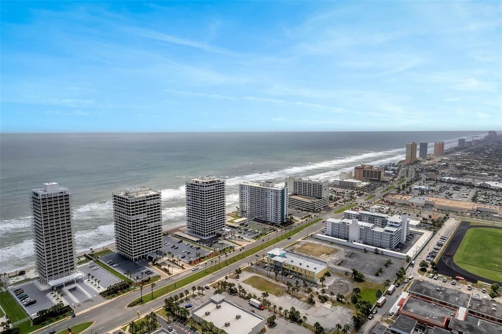 For Sale: $397,900 (2 beds, 2 baths, 1360 Square Feet)
