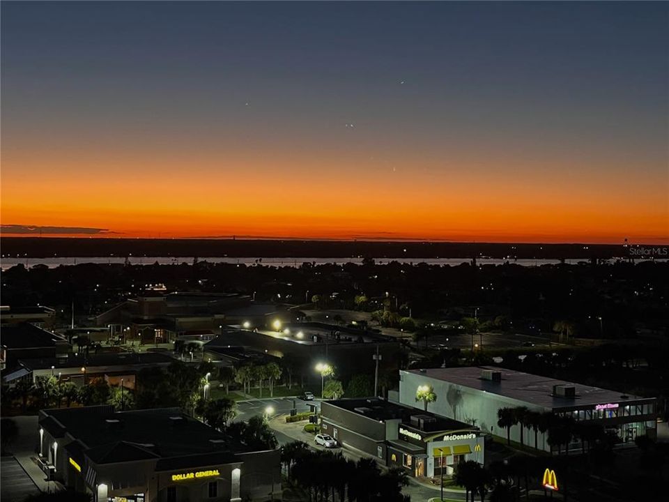For Sale: $397,900 (2 beds, 2 baths, 1360 Square Feet)