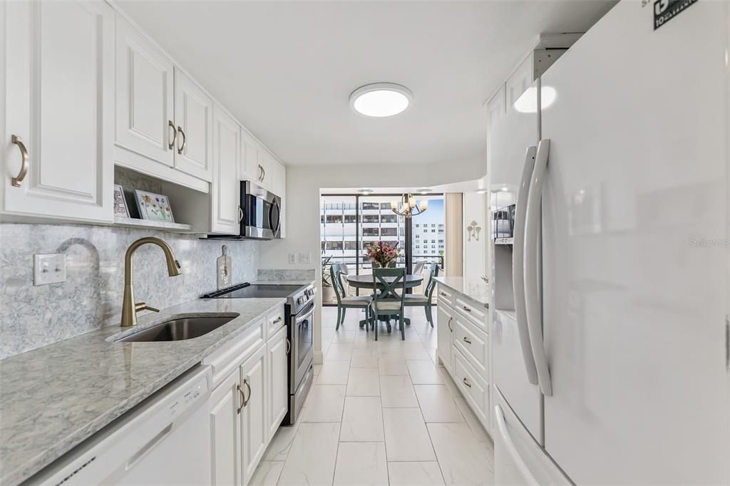 For Sale: $397,900 (2 beds, 2 baths, 1360 Square Feet)