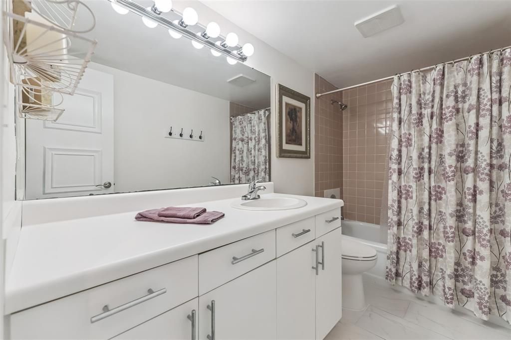 For Sale: $397,900 (2 beds, 2 baths, 1360 Square Feet)