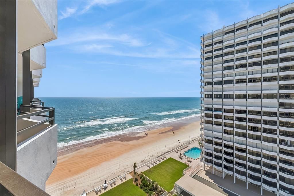 For Sale: $397,900 (2 beds, 2 baths, 1360 Square Feet)