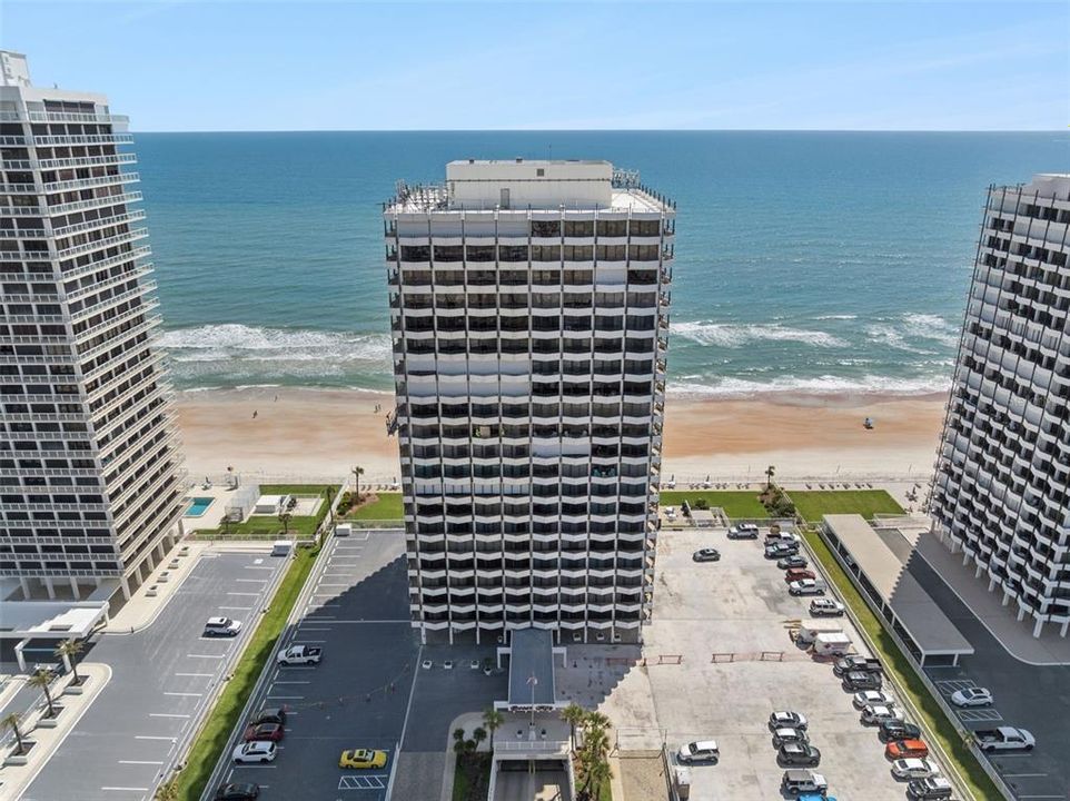 For Sale: $397,900 (2 beds, 2 baths, 1360 Square Feet)