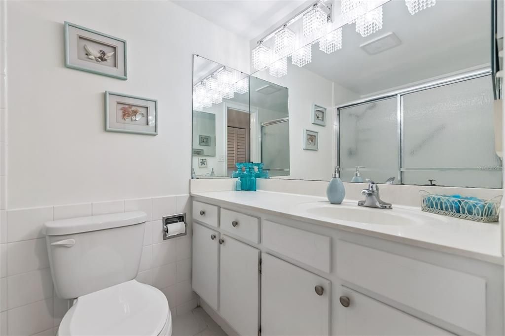 For Sale: $397,900 (2 beds, 2 baths, 1360 Square Feet)