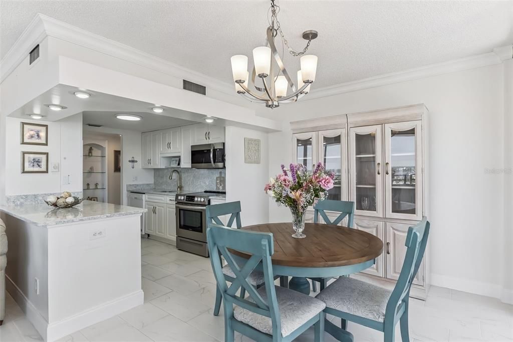For Sale: $397,900 (2 beds, 2 baths, 1360 Square Feet)