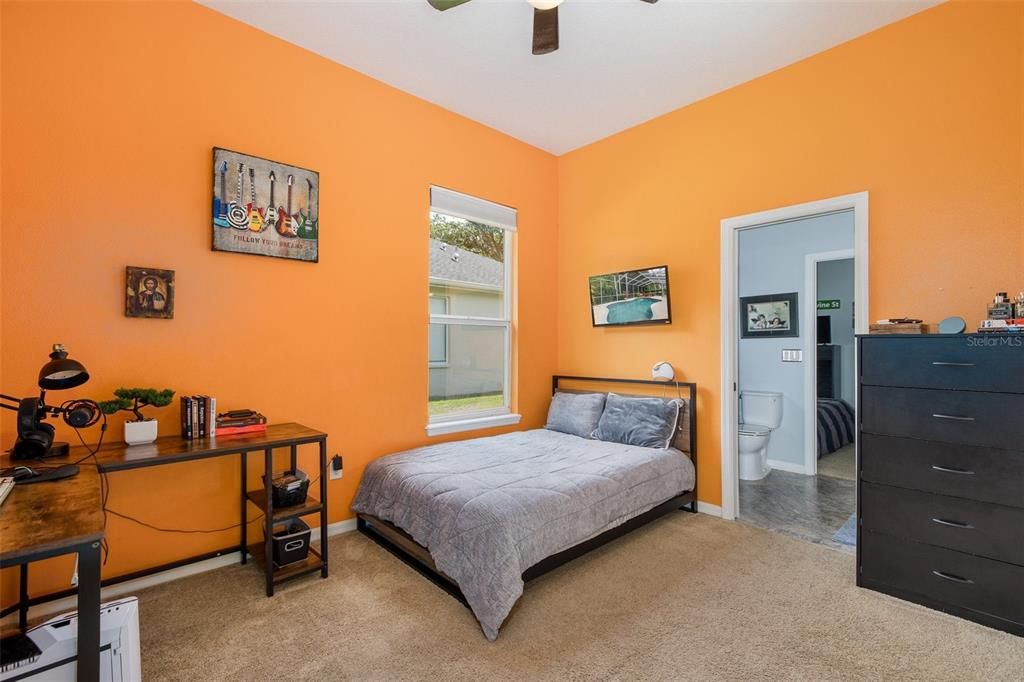 Activo con contrato: $849,900 (4 camas, 3 baños, 2943 Pies cuadrados)