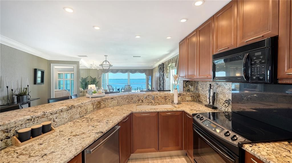 For Sale: $999,000 (3 beds, 2 baths, 1323 Square Feet)