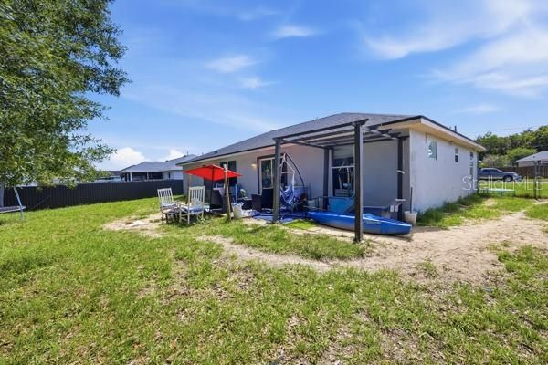 Activo con contrato: $235,000 (3 camas, 2 baños, 1658 Pies cuadrados)