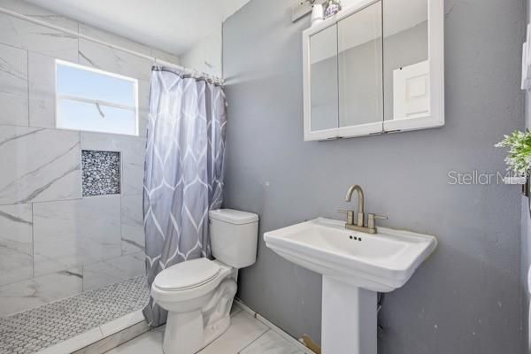 Activo con contrato: $235,000 (3 camas, 2 baños, 1658 Pies cuadrados)