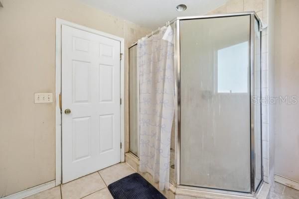 Activo con contrato: $235,000 (3 camas, 2 baños, 1658 Pies cuadrados)
