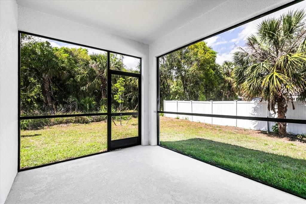 Activo con contrato: $369,900 (4 camas, 3 baños, 1990 Pies cuadrados)