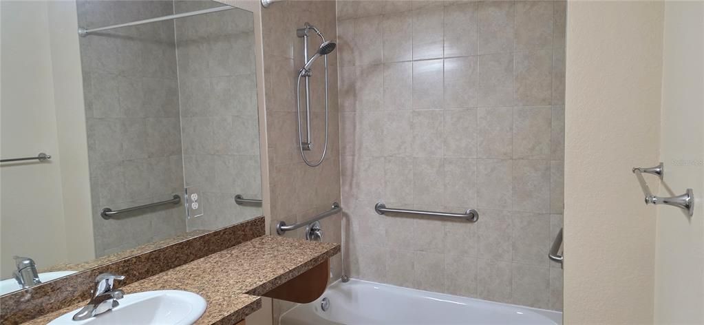 En Renta: $1,650 (3 camas, 2 baños, 1300 Pies cuadrados)