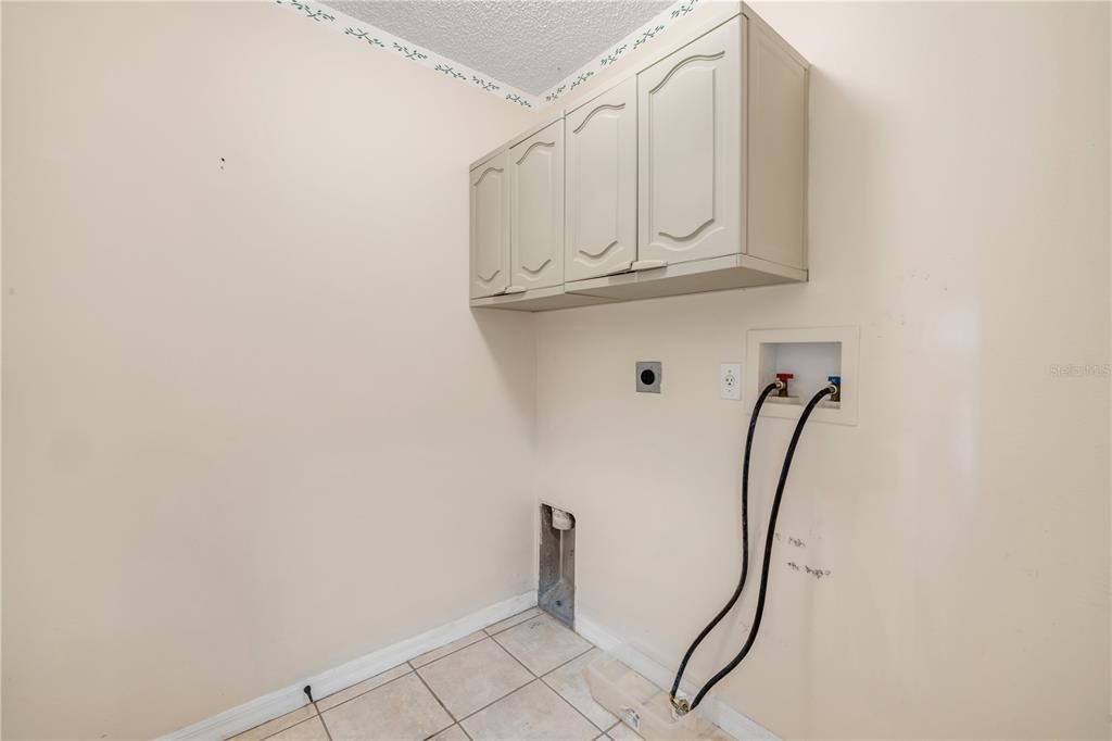 For Sale: $325,000 (3 beds, 2 baths, 1636 Square Feet)