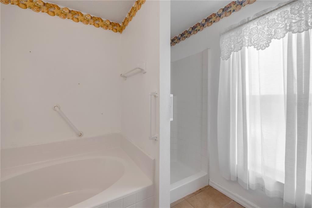 For Sale: $325,000 (3 beds, 2 baths, 1636 Square Feet)