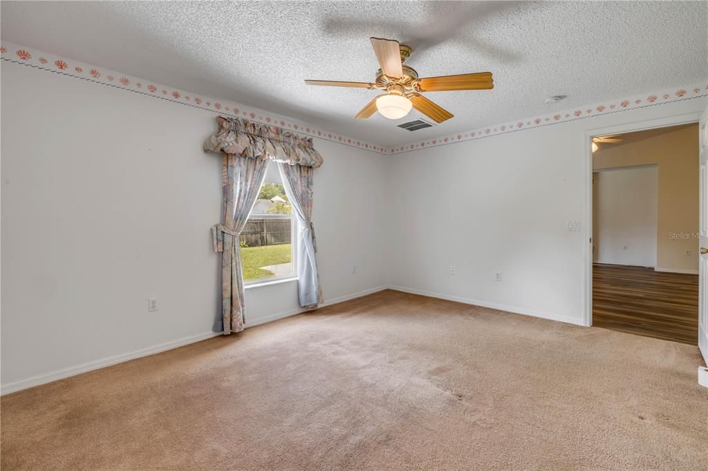 For Sale: $325,000 (3 beds, 2 baths, 1636 Square Feet)