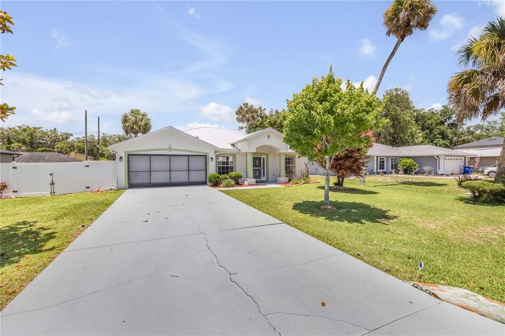 For Sale: $325,000 (3 beds, 2 baths, 1636 Square Feet)