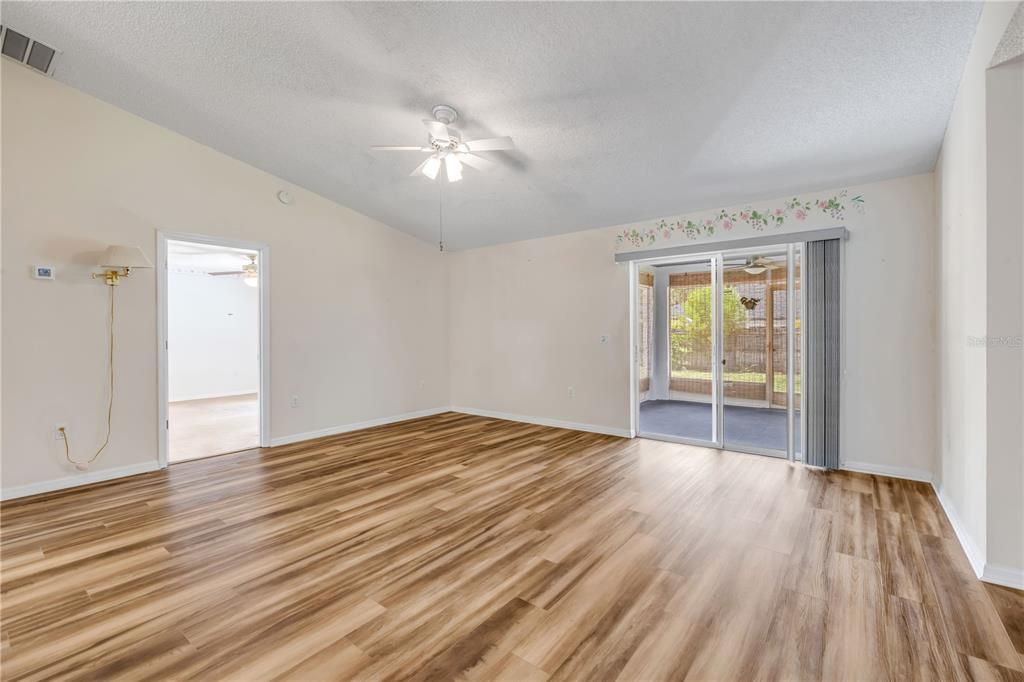 For Sale: $325,000 (3 beds, 2 baths, 1636 Square Feet)