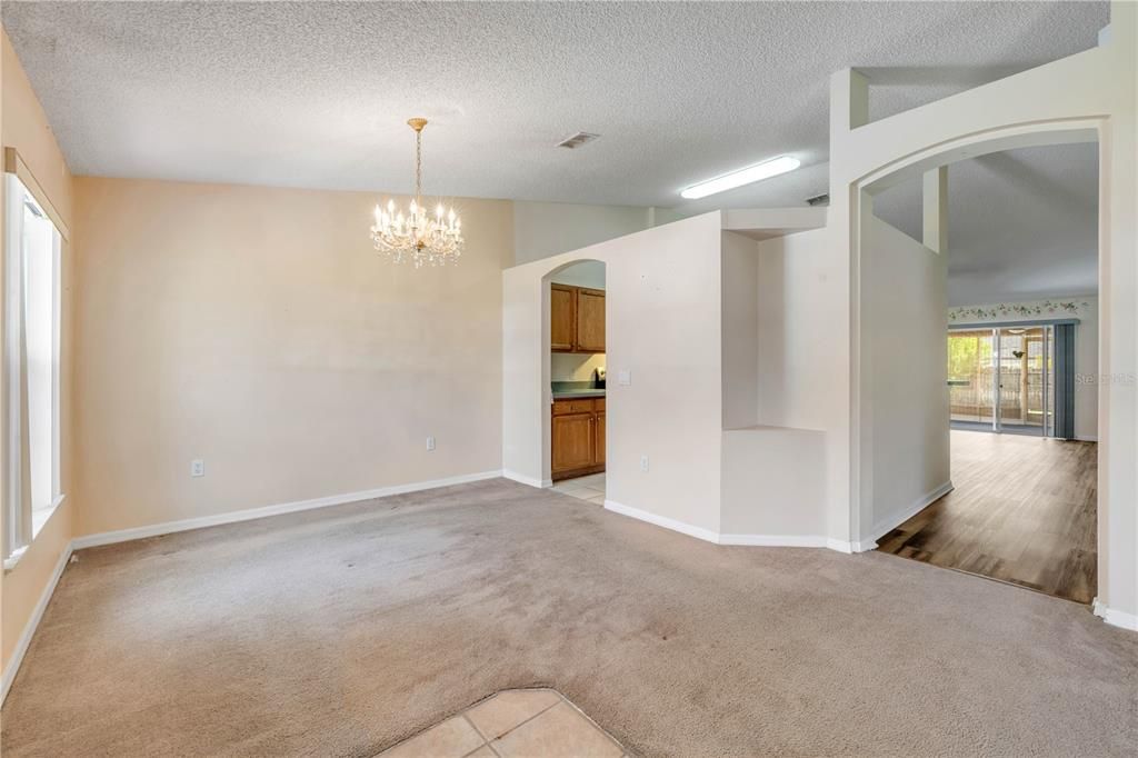 For Sale: $325,000 (3 beds, 2 baths, 1636 Square Feet)