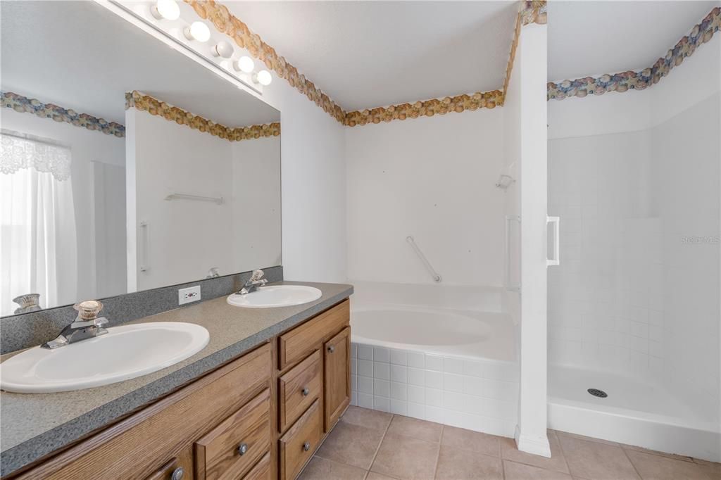 For Sale: $325,000 (3 beds, 2 baths, 1636 Square Feet)