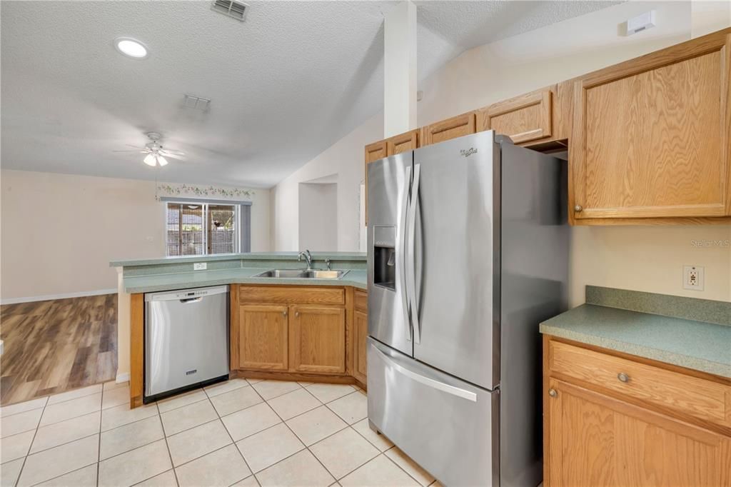 For Sale: $325,000 (3 beds, 2 baths, 1636 Square Feet)