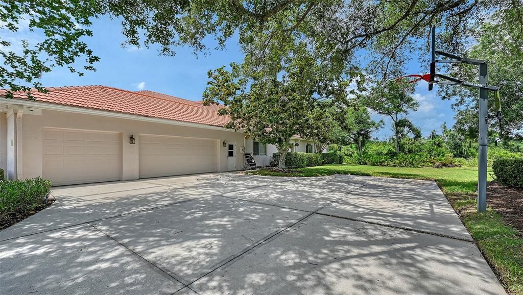 En Venta: $995,000 (4 camas, 3 baños, 3193 Pies cuadrados)