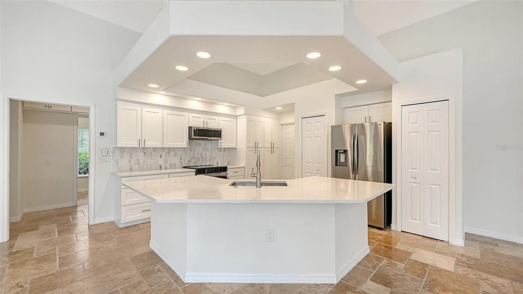 En Venta: $995,000 (4 camas, 3 baños, 3193 Pies cuadrados)