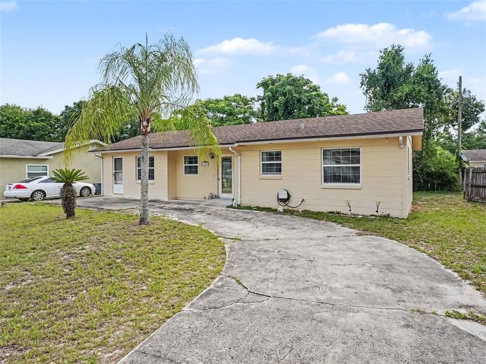 For Sale: $270,000 (3 beds, 1 baths, 892 Square Feet)