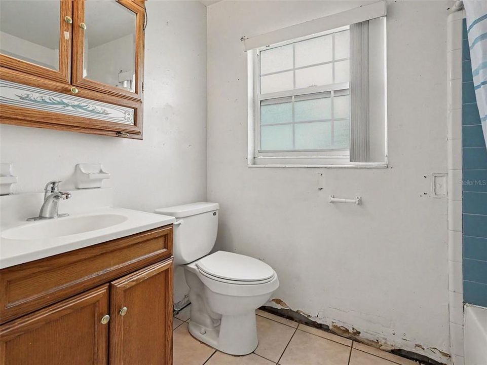 For Sale: $270,000 (3 beds, 1 baths, 892 Square Feet)