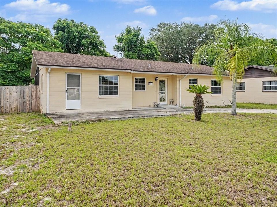 For Sale: $270,000 (3 beds, 1 baths, 892 Square Feet)