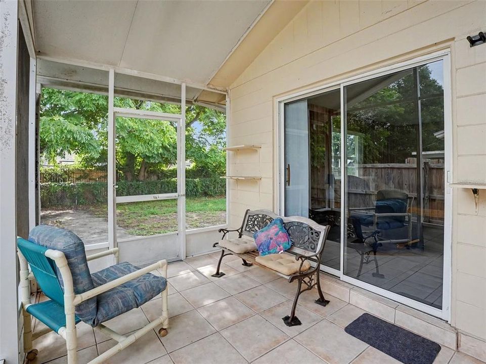 For Sale: $270,000 (3 beds, 1 baths, 892 Square Feet)