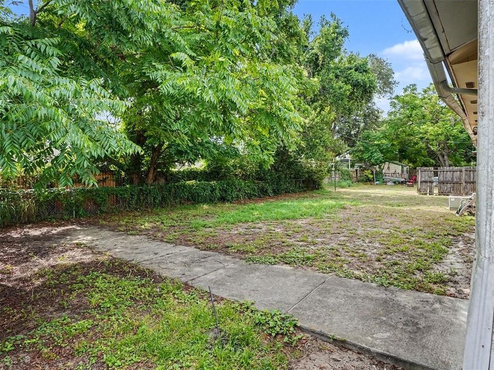 For Sale: $270,000 (3 beds, 1 baths, 892 Square Feet)