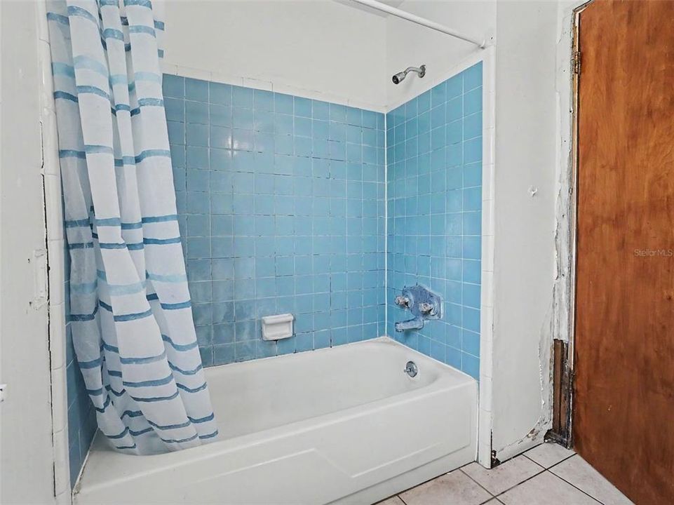 For Sale: $270,000 (3 beds, 1 baths, 892 Square Feet)