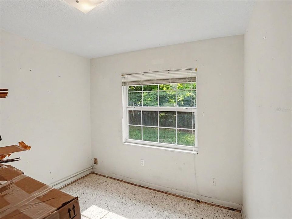 For Sale: $270,000 (3 beds, 1 baths, 892 Square Feet)