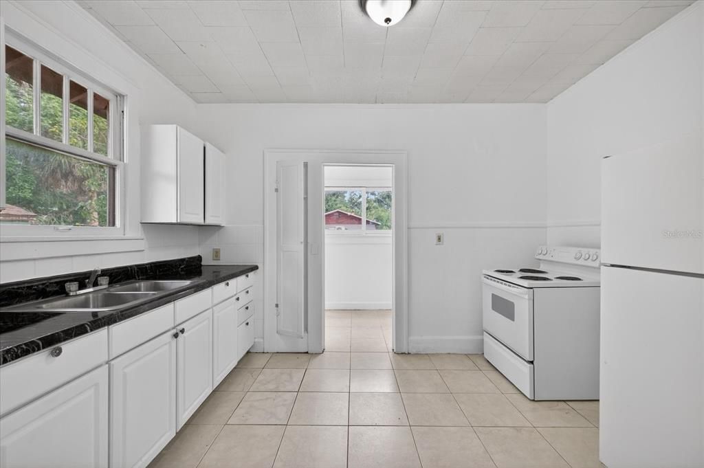 En Venta: $325,000 (4 camas, 0 baños, 1400 Pies cuadrados)