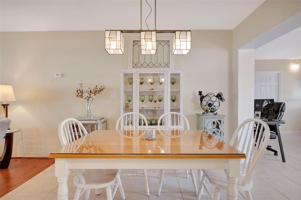 En Venta: $409,900 (2 camas, 2 baños, 1341 Pies cuadrados)