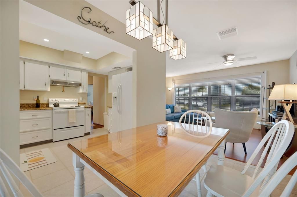 En Venta: $409,900 (2 camas, 2 baños, 1341 Pies cuadrados)
