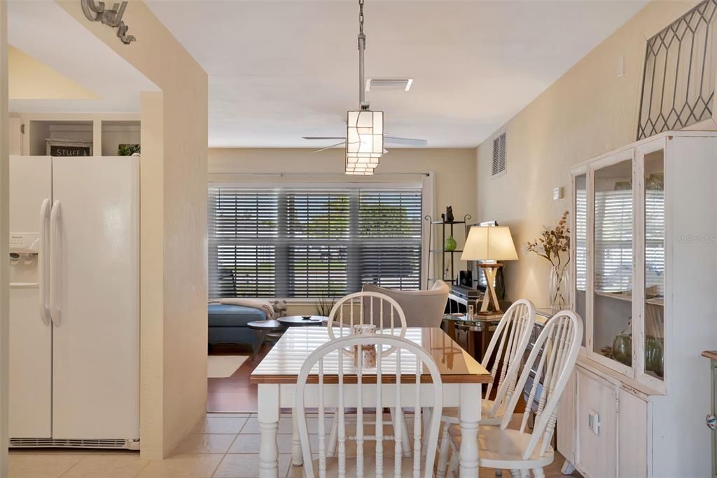 En Venta: $409,900 (2 camas, 2 baños, 1341 Pies cuadrados)