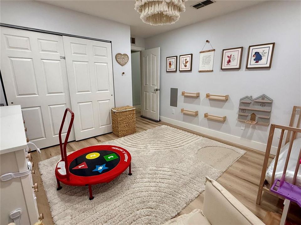 Activo con contrato: $349,900 (3 camas, 2 baños, 1726 Pies cuadrados)