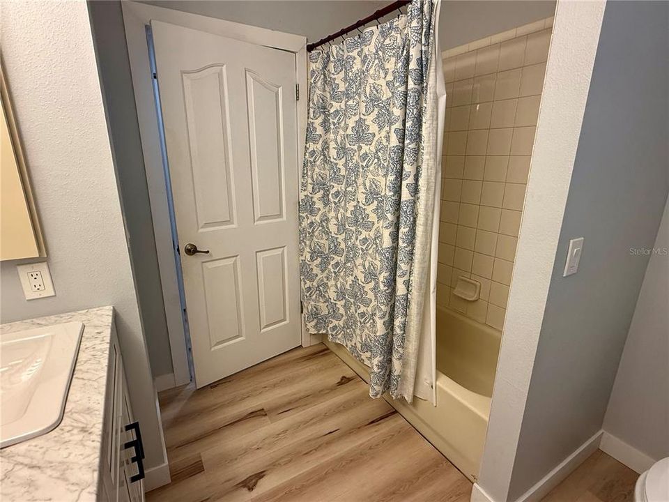 Activo con contrato: $349,900 (3 camas, 2 baños, 1726 Pies cuadrados)