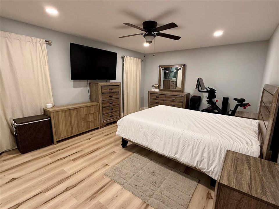 Activo con contrato: $349,900 (3 camas, 2 baños, 1726 Pies cuadrados)