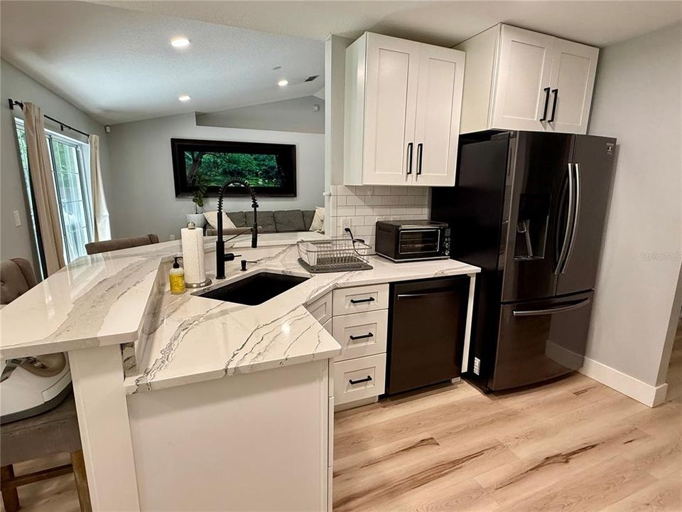 Activo con contrato: $349,900 (3 camas, 2 baños, 1726 Pies cuadrados)