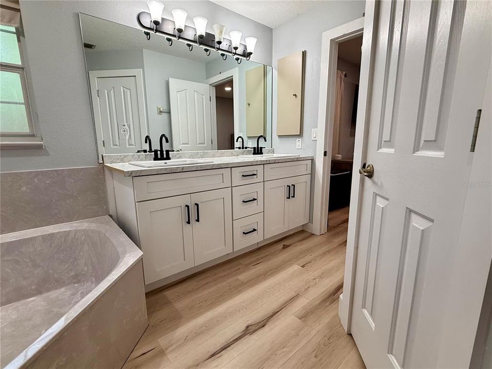 Activo con contrato: $349,900 (3 camas, 2 baños, 1726 Pies cuadrados)