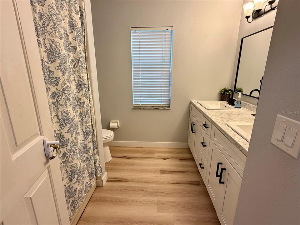 Activo con contrato: $349,900 (3 camas, 2 baños, 1726 Pies cuadrados)