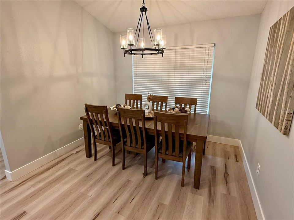 Activo con contrato: $349,900 (3 camas, 2 baños, 1726 Pies cuadrados)