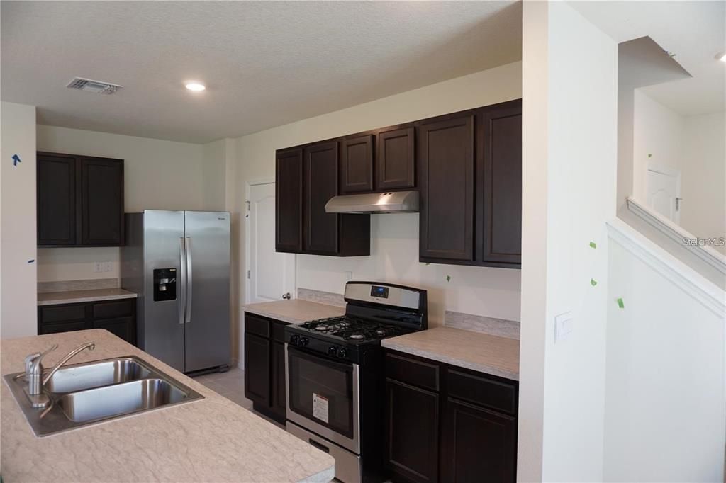 For Rent: $2,300 (4 beds, 2 baths, 2328 Square Feet)