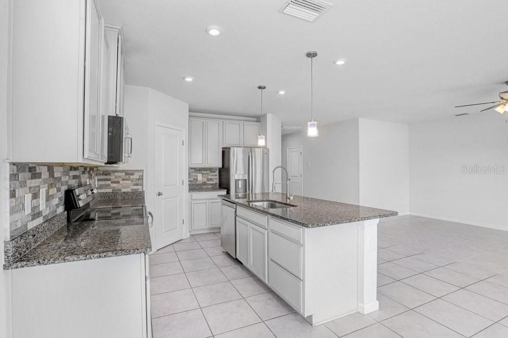 Active With Contract: $355,000 (4 beds, 2 baths, 1829 Square Feet)