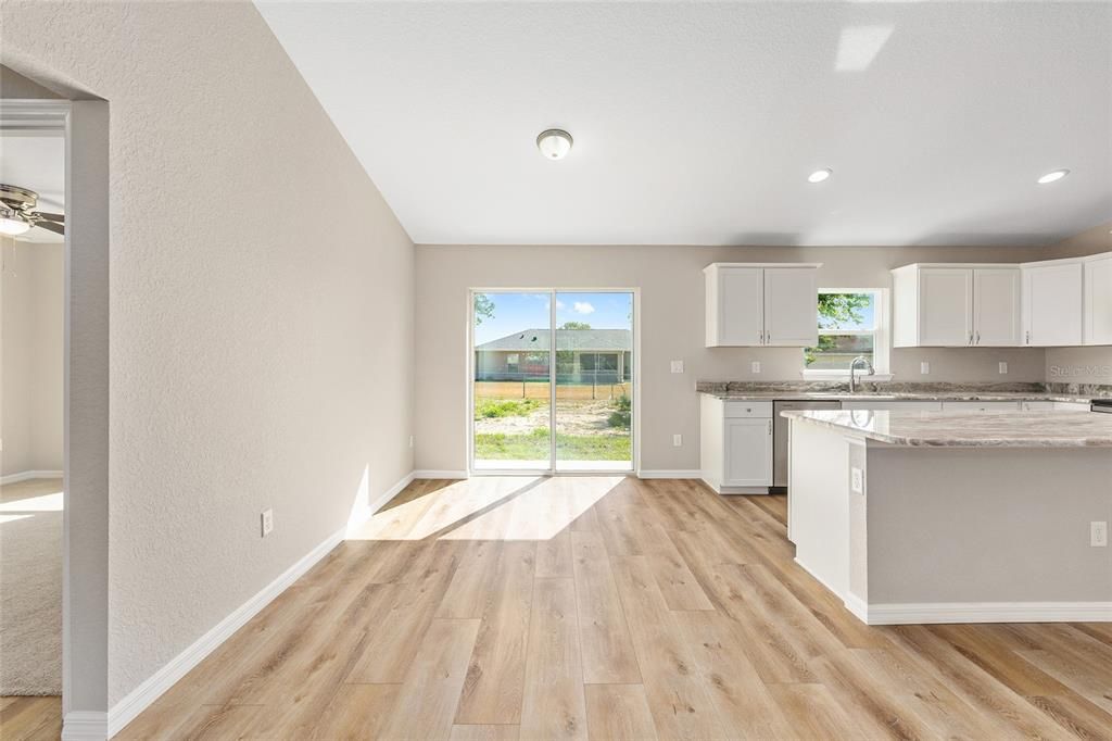 For Sale: $247,500 (3 beds, 2 baths, 1399 Square Feet)
